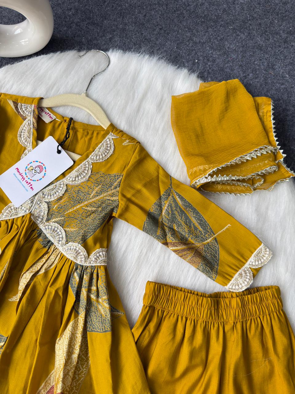 Aliacut with pillow dori pant set